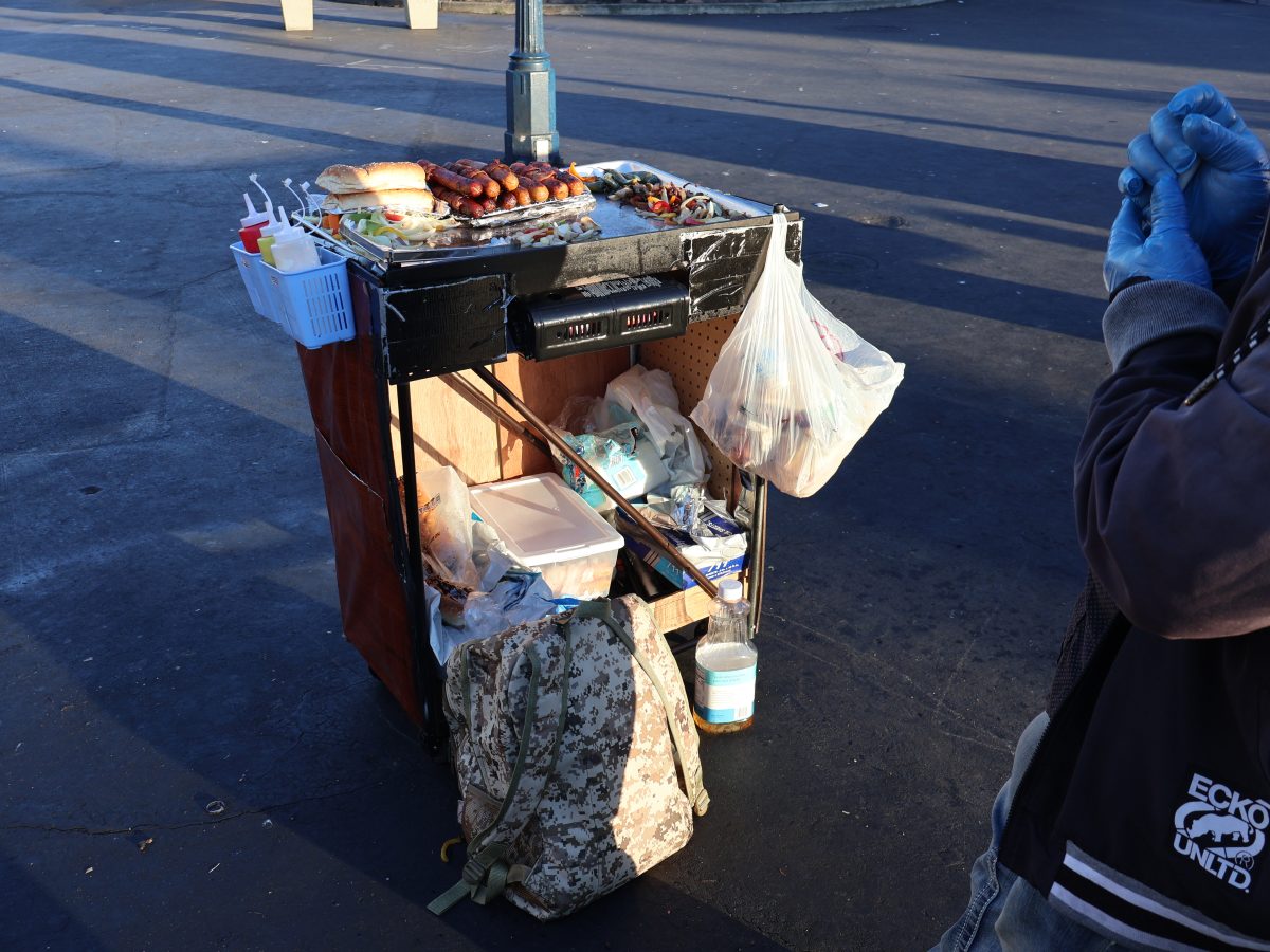 At $10 an hour or less, SF hot-dog vendors scrape by